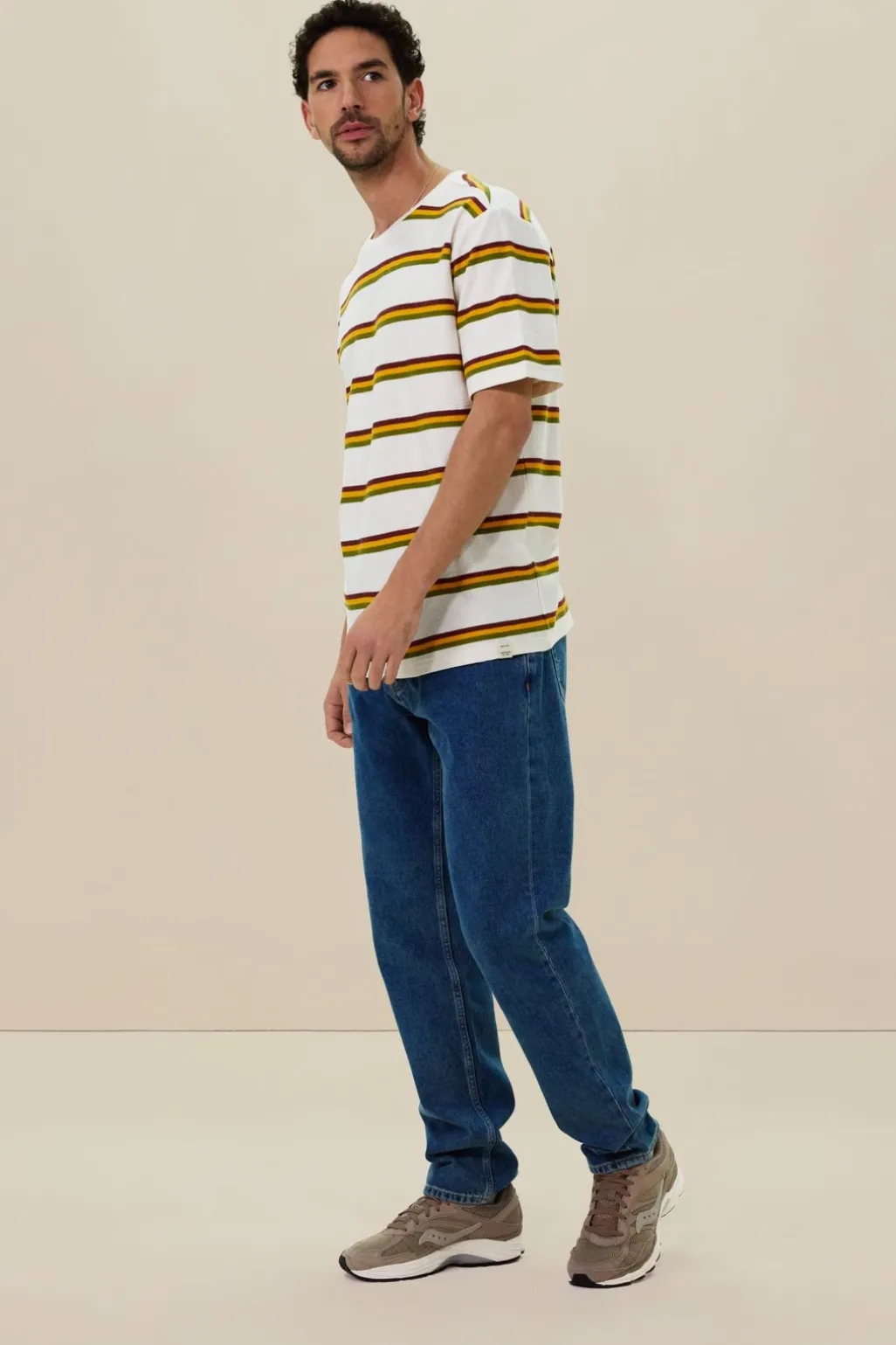 Wit t-shirt met multicolour strepen