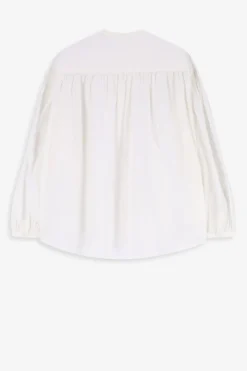 Witte blouse met borduurwerk