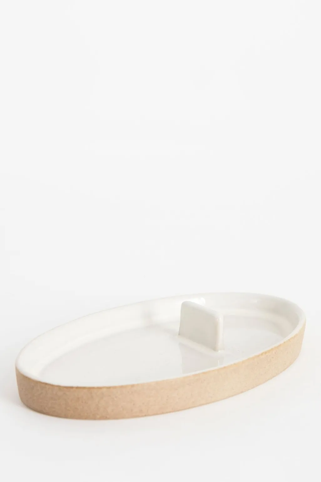 WItte keramieken wierookhouder