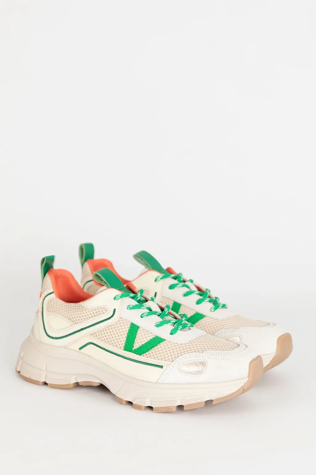 Witte sneakers met groene details