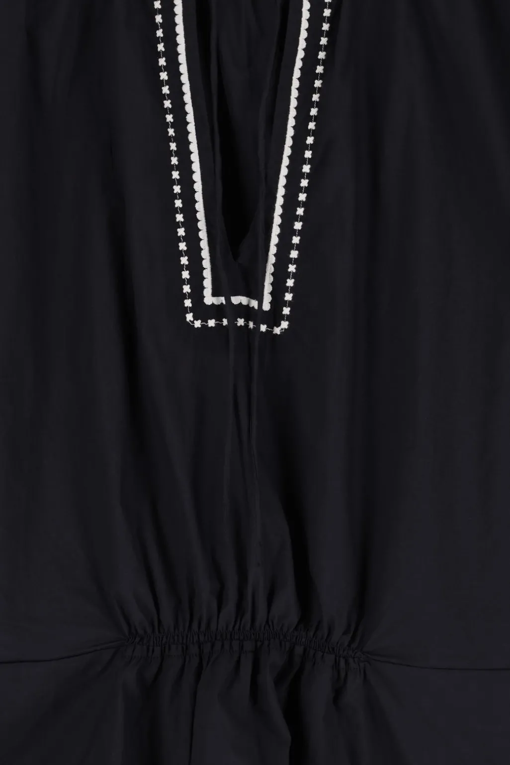 Zwarte blouse met embroidery details