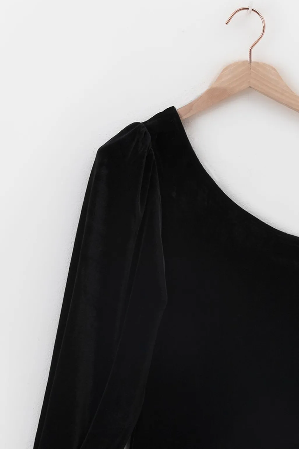 Zwarte velvet one shoulder top