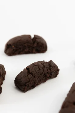 Zymi Biscuits Carob Dates Dark Chocolate