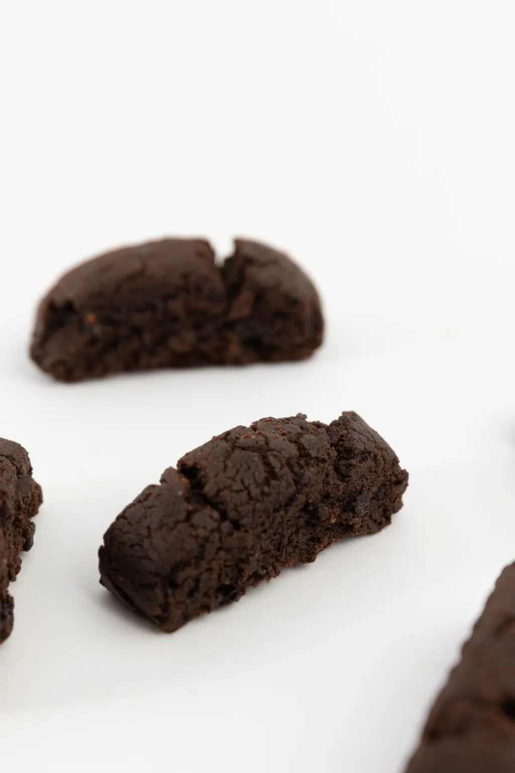 Zymi Biscuits Carob Dates Dark Chocolate